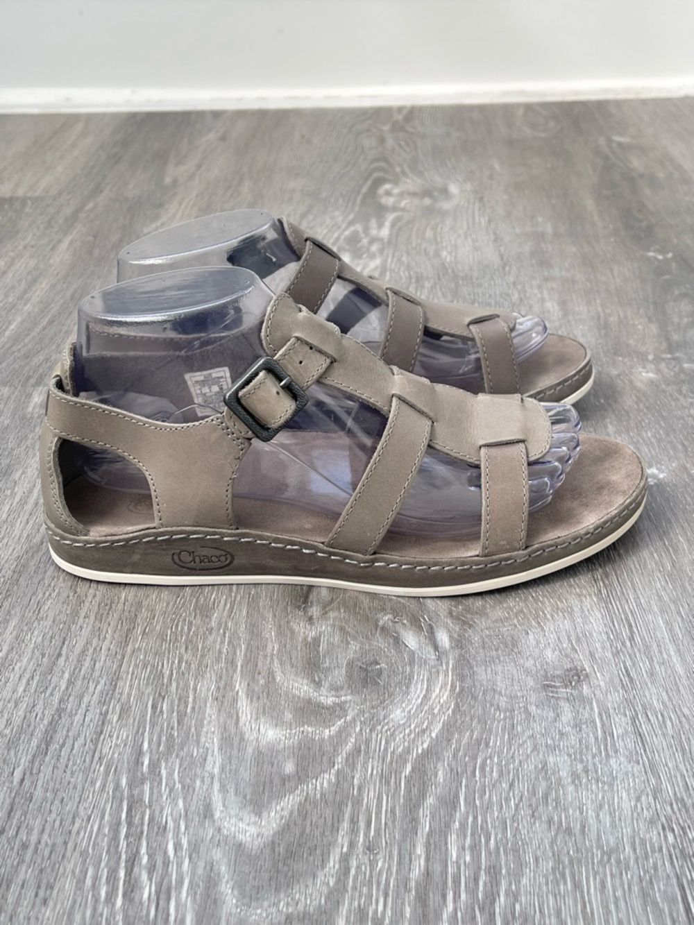 Chaco Aubrey Gray Leather Sandals Size 8 - Picture 2 of 5